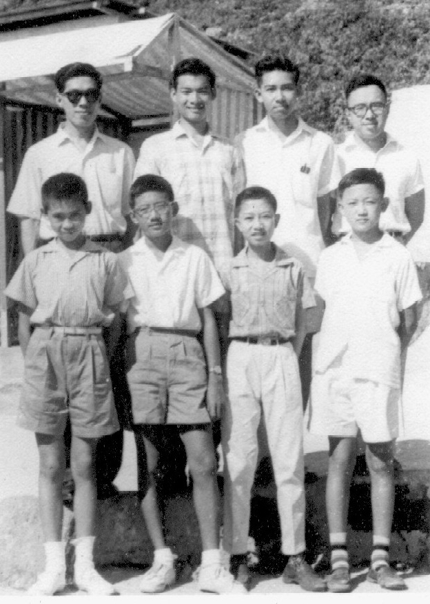 1958 WahYanArtClub outdoor sketching-top row_ Peter Fung_ Law Mo Kay_ Kwok Wing Kee_ front row_ 3rd from left_ Chu Fei Lung.jpg