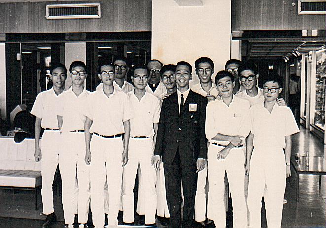 WY Dennis Leung_s airport departure 1965.JPG