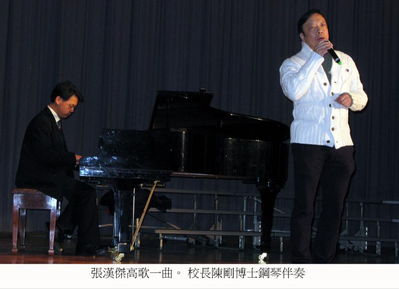 12 Cheung Hon Kit  singing, at piano Dr John Tan