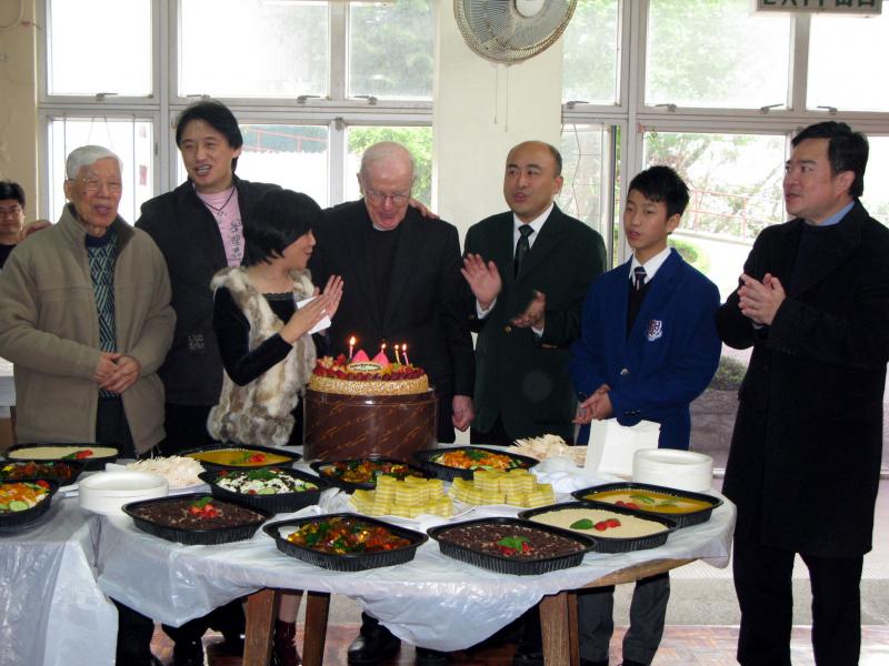 07 Singing birthday song