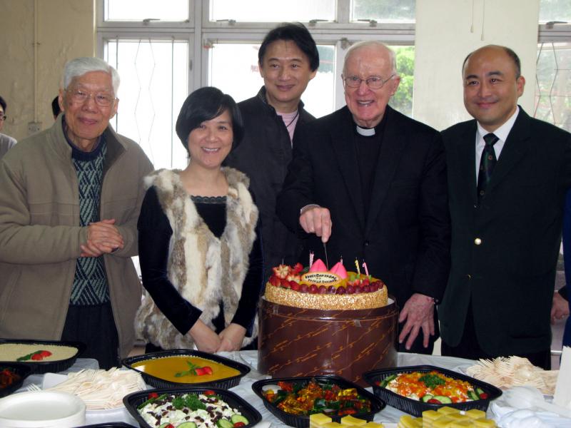 09 cutting of birthday cake