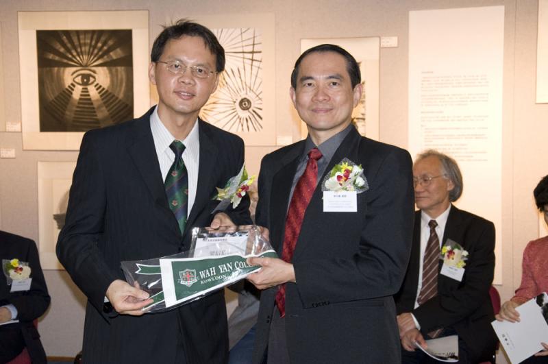 3c Presentation 04, Dr Tan to Prof Leong.jpg