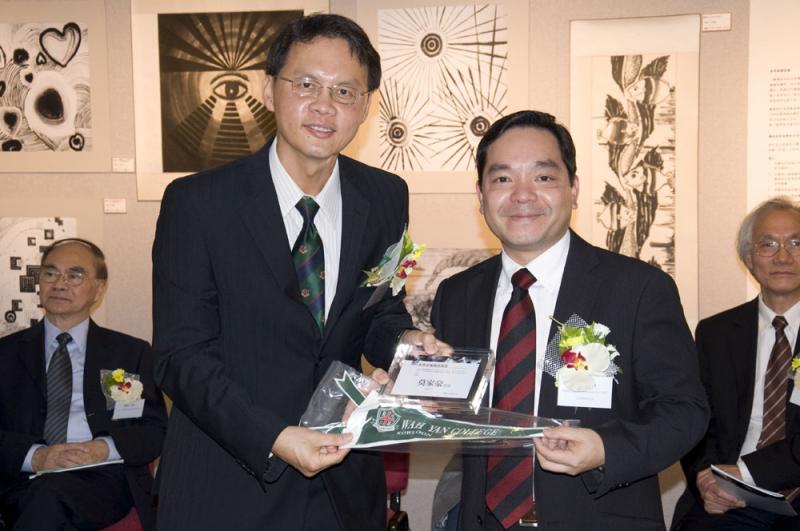 3c Presentation 05, Dr Tan to Prof Mok.jpg