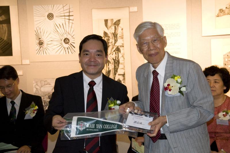 3c Presentation 08, Prof Mok to L Tam.jpg