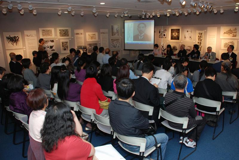 4 09 A near-to-full house audience.jpg