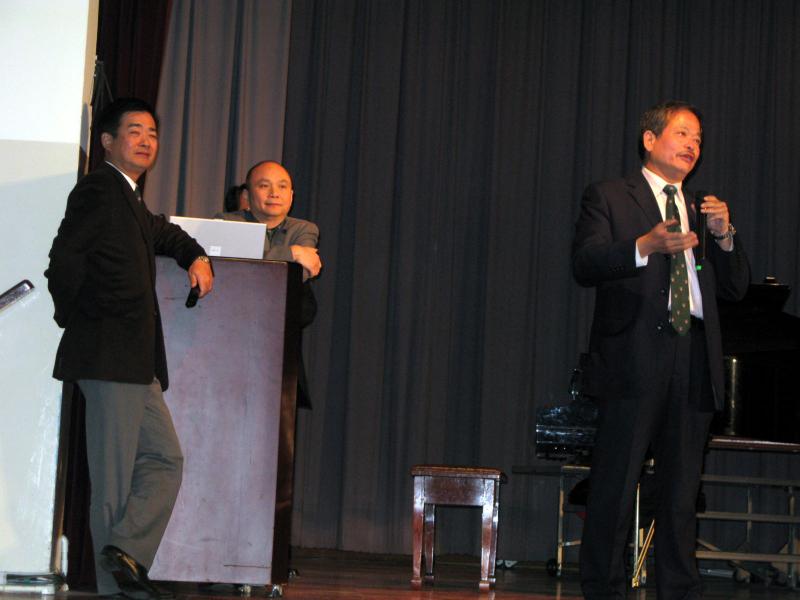 13 Lee Kam Wah  singing