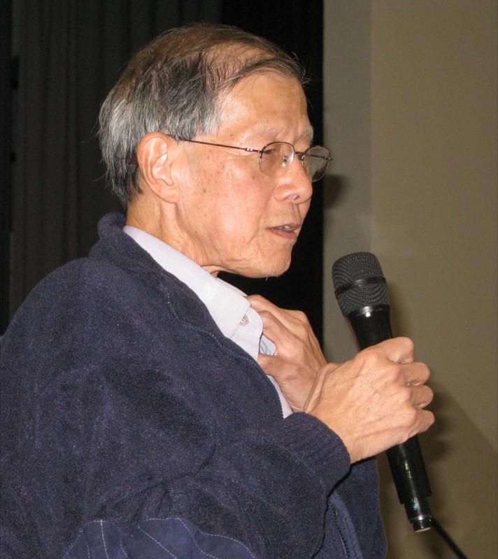 22 Fr Zee addresses gathering