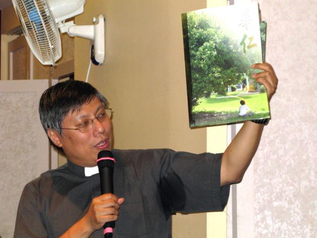 Fr Chow visit_20090724_05.jpg